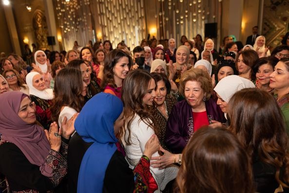 الملكة رانيا تنشر لقطات من حناء الأميرة إيمان بنت عبدالله لـ جميل ألكساندر