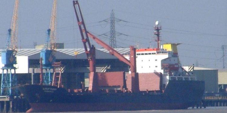تصدير 40 الف طن فوسفات من ميناء سفاجا لـ إندونيسيا