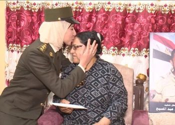 بالصور وفيديو.. القوات المسلحة تنظم زيارات لأمهات الشهداء