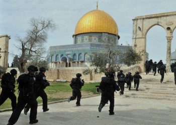 الاحتلال الإسرائيلي يقتحم المسجد الأقصى ويعتقل المعتكفين 7