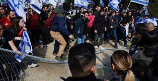 متظاهرون يقتحمون الكنيست الإسرائيلي ويطالبون باستقالة وزير التعليم 19
