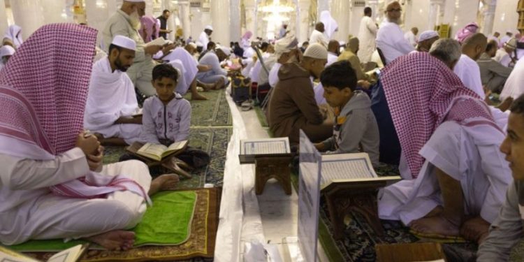 130 معلما ومعلمة لتعليم القرآن الكريم بالمسجد الحرام 1