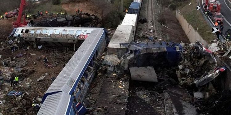 حادث تصادم قطاري اليونان