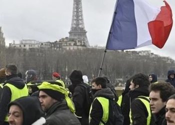 "الشيوخ" الفرنسي يرفع سن التقاعد والاحتجاجات مستمرة 1