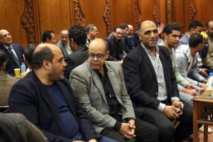 شخصيات عامة وقيادات أمنية ونقيب الصحفيين في عزاء والد محمود عبد الراضي 11