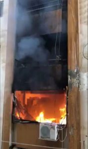وفاة شخص في حريق شقة بشارع فيصل | صور 2