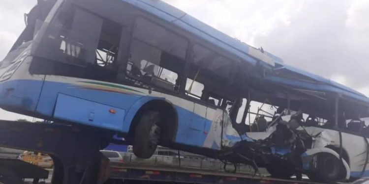 نيجيريا.. مصرع وإصابة العشرات في تصادم قطار بحافلة 1
