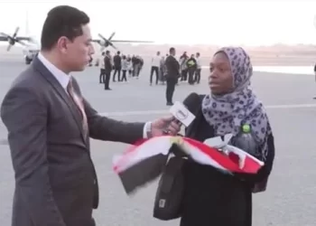 مواطنة عائدة من السودان: "مريت بأوقات صعبة.. ومش مصدقة إنى رجعت مصر" 1