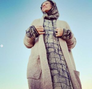 بالحجاب.. النجمة العالمية إيفانجلين ليلي تستمتع بعطلتها في الصحراء البيضاء بالوادي الجديد 2