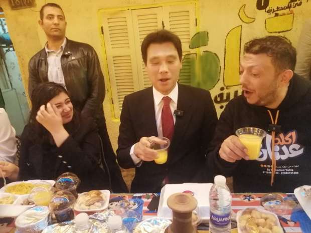 رمضان في مصر حاجة تانية.. سفير كوريا الجنوبية يحضر أكبر مائدة إفطار في مصر بالمطرية 2