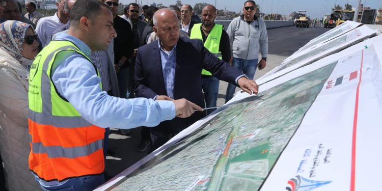 وزير النقل يتابع تنفيذ عدد من مشروعات الطرق بمحافظتي الدقهلية ودمياط
