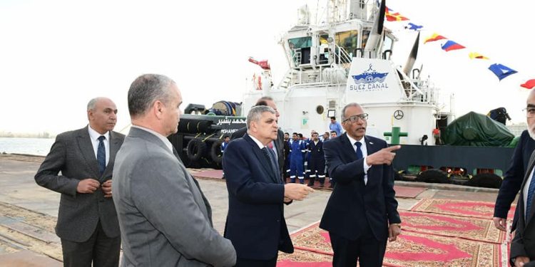 رئيس هيئة قناة السويس يتابع أعمال بناء القاطرات بترسانة بورسعيد البحرية