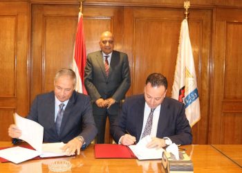 توقيع اتفاق تسوية بين شركة "النيل لحليج الأقطان" والقابضة للتشييد والتعمير