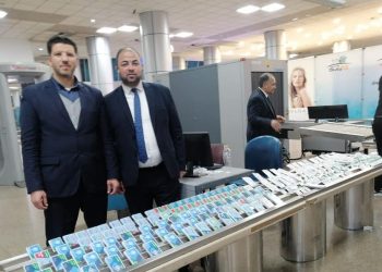 جمارك مطار القاهرة تضبط محاولة تهريب كمية من مستلزمات طب وجراحة الأسنان 2