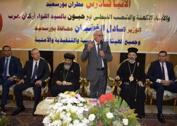 محافظ بورسعيد يقدم التهنئة للأخوة الأقباط بعيد القيامة المجيد