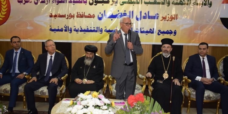 محافظ بورسعيد يقدم التهنئة للأخوة الأقباط بعيد القيامة المجيد
