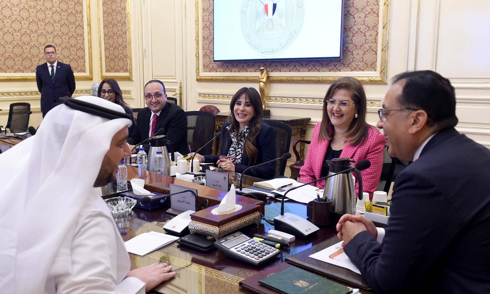 رئيس الوزراء يلتقى رئيس مجلس إدارة شركة أبوظبي القابضة لبحث عدد من الفرص الاستثمارية 2