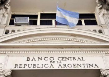 التضخم ينهش في الأرجنتين.. البنك المركزي يرفع سعر الفائدة لـ91%