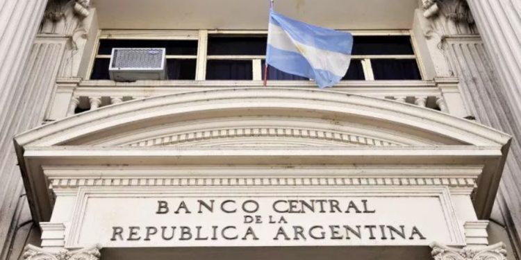 التضخم ينهش في الأرجنتين.. البنك المركزي يرفع سعر الفائدة لـ91%