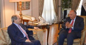 أول زيارة منذ سنوات.. صور وصول وزير الخارجية السوري مصر 5