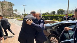 أول زيارة منذ سنوات.. صور وصول وزير الخارجية السوري مصر 2