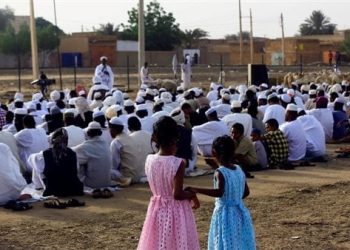 وسط الحرب والرصاص.. السودان تقيم صلاة العيد 1
