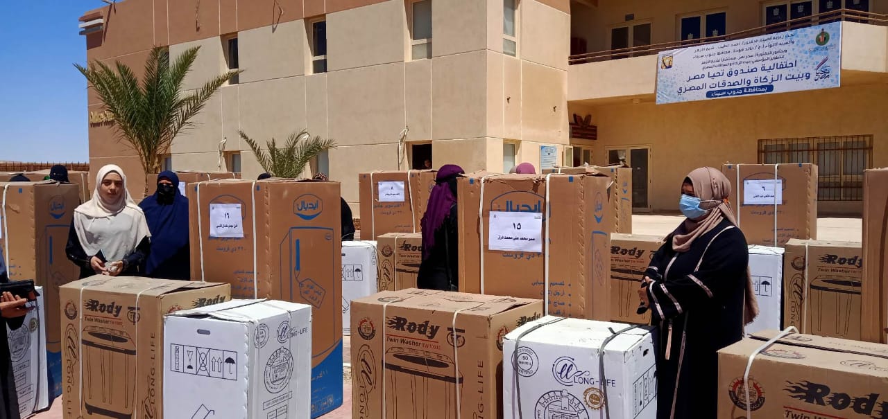 بالصور محافظ جنوب سيناء يسلم 54 جهازا منزليا لعدد 18 فتاة سيناوية من المقبلات على الزواج 1