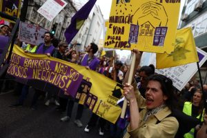 البرتغال.. آلاف فى شوارع لشبونة احتجاجا على ارتفاع الإيجارات وأسعار المنازل 2