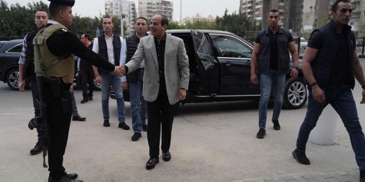 النائب أحمد عاشور عن زيارة الرئيس لقسم مدينة نصر: رسالة بأن مستوى الأمان بالشارع المصري 100% 1