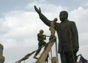 إسقاط تمثال صدام حسين