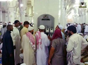 السعودية.. منصة متنقلة لشحن الهواتف المحمولة بالمسجد الحرام 2
