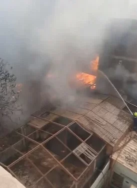 حريق هائل في مخازن بشارع المعز بالقاهرة 1