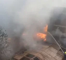 حريق هائل في مخازن بشارع المعز بالقاهرة 7