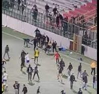 مباراة كرة قدم تنتهي بمشاجرة بالحجارة ومصابين في بورسعيد 5