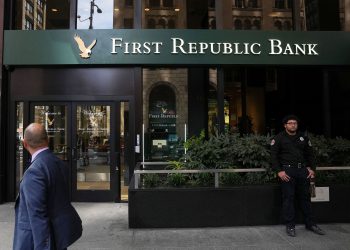 الهيئات التنظيمية المالية في كاليفورنيا تسيطر على First Republic Bank و بنك JP Morgan يتولى كافة ودائع