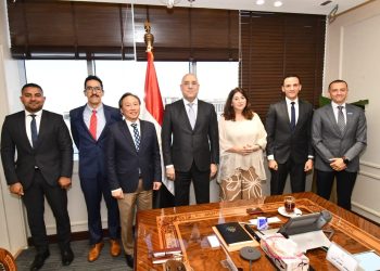 وزير الإسكان يلتقي مسئولي الهابيتات للإعداد لاستضافة مصر للمنتدى الحضري العالمي 1
