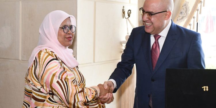 وزير الإسكان يلتقي مساعد الأمين العام للأمم المتحدة للإعداد استضافة مصر للمنتدى الحضري