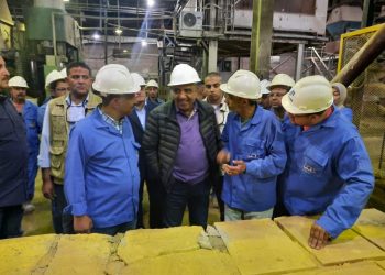وزير قطاع الأعمال: تطوير مصانع الاسكندرية للحراريات وإدخال تكنولوجيا جديدة