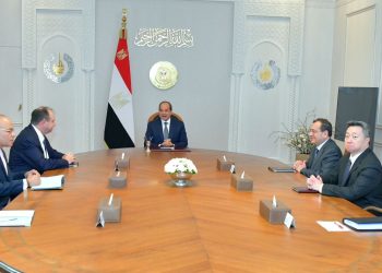 السيسي لـ رئيس شركة أباتشي: مصر حريصة على توفير المناخ الملائم لجذب وزيادة الاستثمارات 2