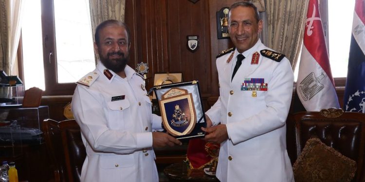 القوات البحرية تستقبل قائدا القوات البحرية السعودية والقوات البحرية القطرية 1
