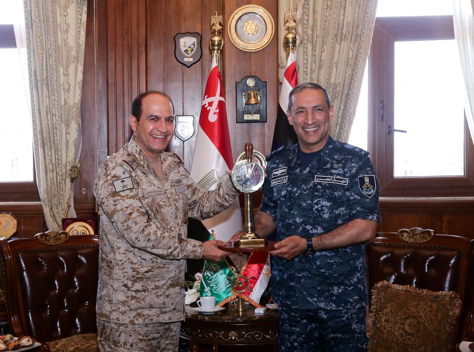 القوات البحرية تستقبل قائدا القوات البحرية السعودية والقوات البحرية القطرية 4
