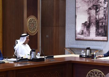 رئيس الوزراء يلتقي رئيس مجموعة "الغرير" الاستثمارية الإماراتية 1