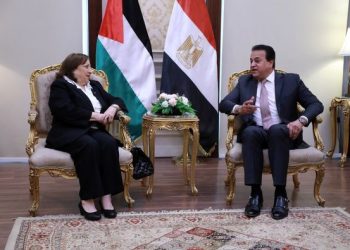وزير الصحة يعلن توفير الدعم الصحي لفلسطين