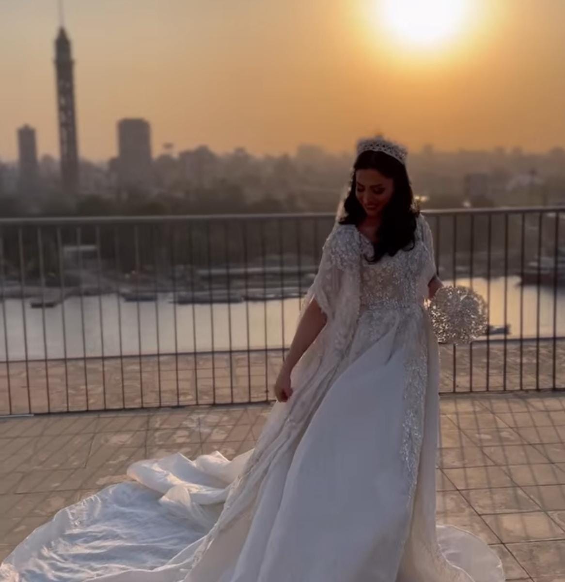 ابنة حميد الشاعري تخطف الأنظار في حفل زفافها 3