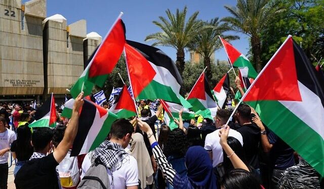 الكنيست الإسرائيلي يصادق على مشروع قانون لحظر رفع العلم الفلسطيني