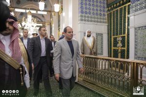  بعد حضوره قمة جدة.. السيسي يزور المسجد النبوي| صور 3