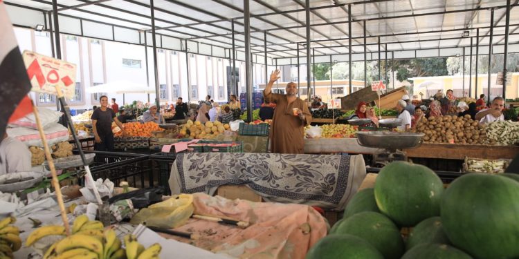 محافظ سوهاج يتفقد سوق مدينة ناصر الحضري الجديد بعد إخلاء ونقل السوق القديم