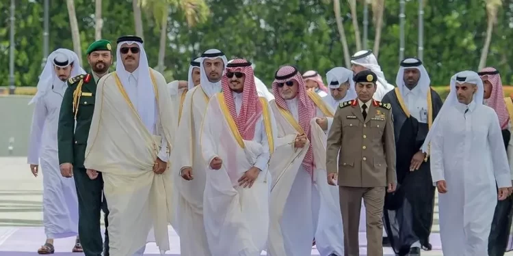 أمير قطر يغادر جدة قبل انتهاء القمة العربية القمة العربية 1