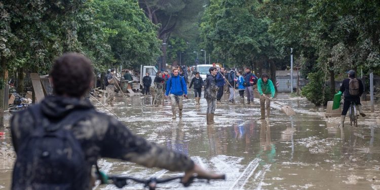ارتفاع حصيلة ضحايا فيضانات إيطاليا إلى 14 قتيلا 1