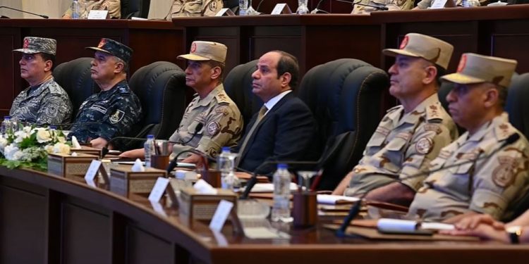 السيسي يبحث مع قادرة القوات المسلحة تطورات الأوضاع على الساحتين الإقليمية والدولية 
